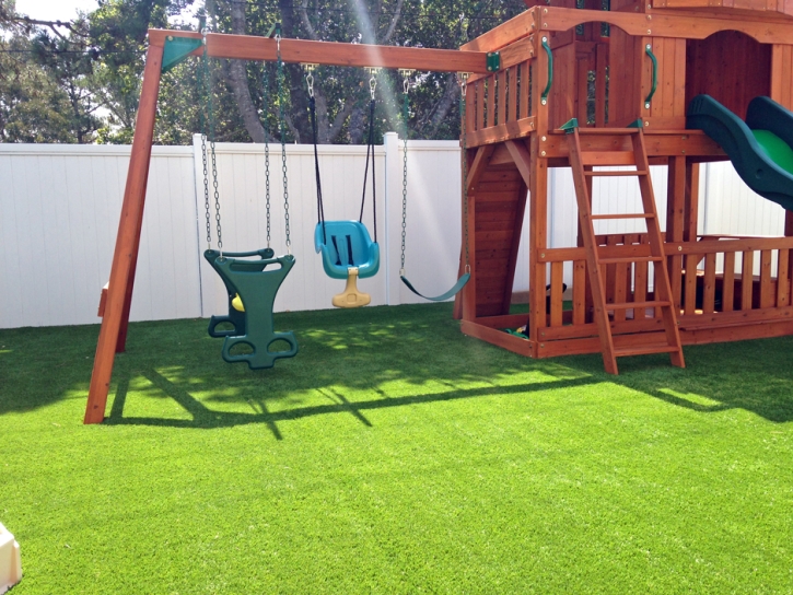 Artificial Grass Tewksbury Massachusetts School Front Yard