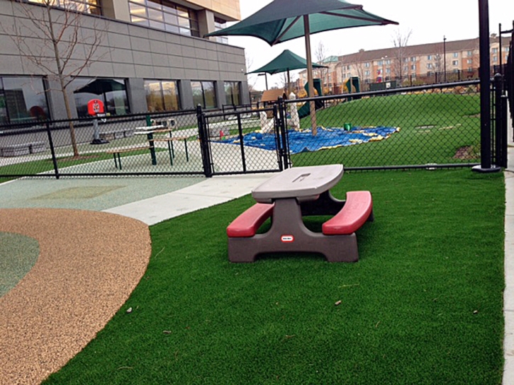 Fake Grass Rockport Massachusetts Kindergarten Front Yard